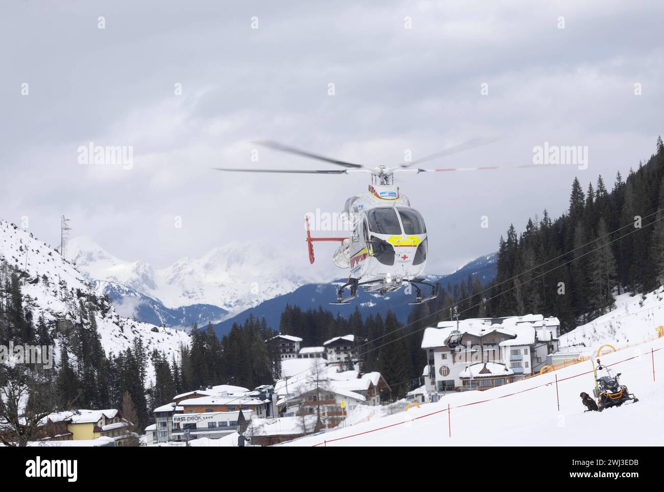 12.02.2024, Zauchensee, AUT, unterwegs in Salzburg, Themenbild, Verschiedene Themenbilder, Symbolbild, Notarzthubschrauber, im Bild Rettungshubschrauber, Notarzthubschrauber, erste Hilfe, Martin, Flugrettung, *** 12 02 2024, Zauchensee, AUT, unterwegs in Salzburg, Themenbild, verschiedene Themenbilder, Symbolbild, Nothubschrauber, auf dem Bild Rettungshubschrauber, Notfallhubschrauber, erste Hilfe, Martin, Luftrettung, Stockfoto