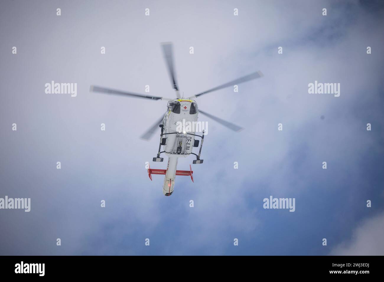 12.02.2024, Zauchensee, AUT, unterwegs in Salzburg, Themenbild, Verschiedene Themenbilder, Symbolbild, Notarzthubschrauber, im Bild Rettungshubschrauber, Notarzthubschrauber, erste Hilfe, Martin, Flugrettung, *** 12 02 2024, Zauchensee, AUT, unterwegs in Salzburg, Themenbild, verschiedene Themenbilder, Symbolbild, Nothubschrauber, auf dem Bild Rettungshubschrauber, Notfallhubschrauber, erste Hilfe, Martin, Luftrettung, Stockfoto