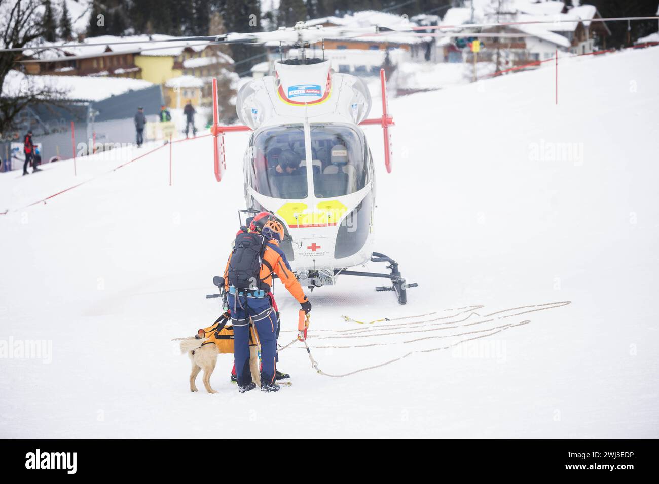 12.02.2024, Zauchensee, AUT, unterwegs in Salzburg, Themenbild, Verschiedene Themenbilder, Symbolbild, Notarzthubschrauber, im Bild Rettungshubschrauber, Notarzthubschrauber, Erste Hilfe, Martin, Rettungshund, Rettungshunde, Bergerettung, *** 12 02 2024, Zauchensee, AUT, unterwegs in Salzburg, Themenbild, verschiedene Themenbilder, Symbolbild, Nothubschrauber, auf dem Bild Rettungshubschrauber, Rettungshubschrauber, erste Hilfe, Martin, Rettungshund, Rettungshunde, Bergrettung, Stockfoto