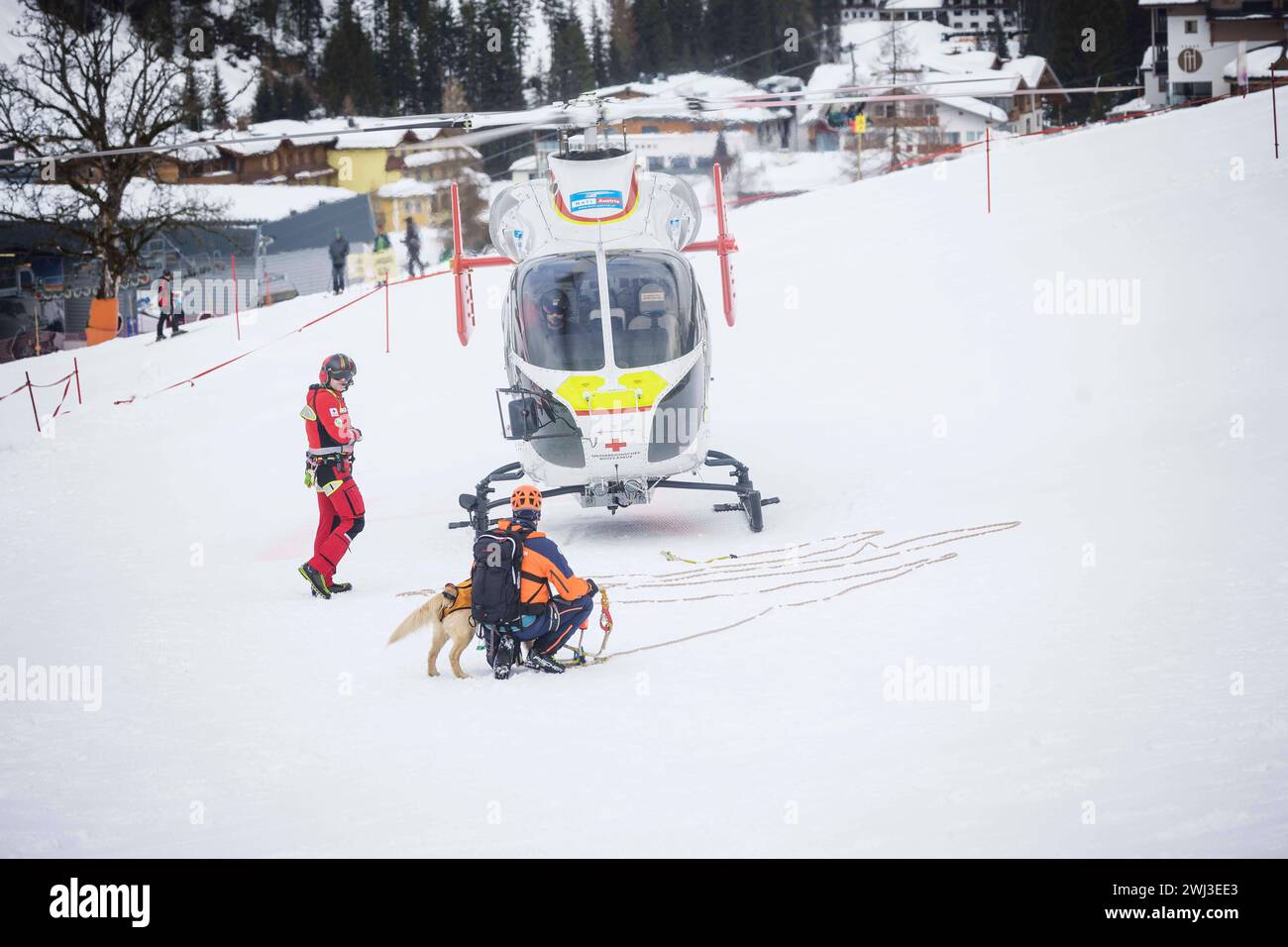 12.02.2024, Zauchensee, AUT, unterwegs in Salzburg, Themenbild, Verschiedene Themenbilder, Symbolbild, Notarzthubschrauber, im Bild Rettungshubschrauber, Notarzthubschrauber, Erste Hilfe, Martin, Rettungshund, Rettungshunde, Bergerettung, *** 12 02 2024, Zauchensee, AUT, unterwegs in Salzburg, Themenbild, verschiedene Themenbilder, Symbolbild, Nothubschrauber, auf dem Bild Rettungshubschrauber, Rettungshubschrauber, erste Hilfe, Martin, Rettungshund, Rettungshunde, Bergrettung, Stockfoto