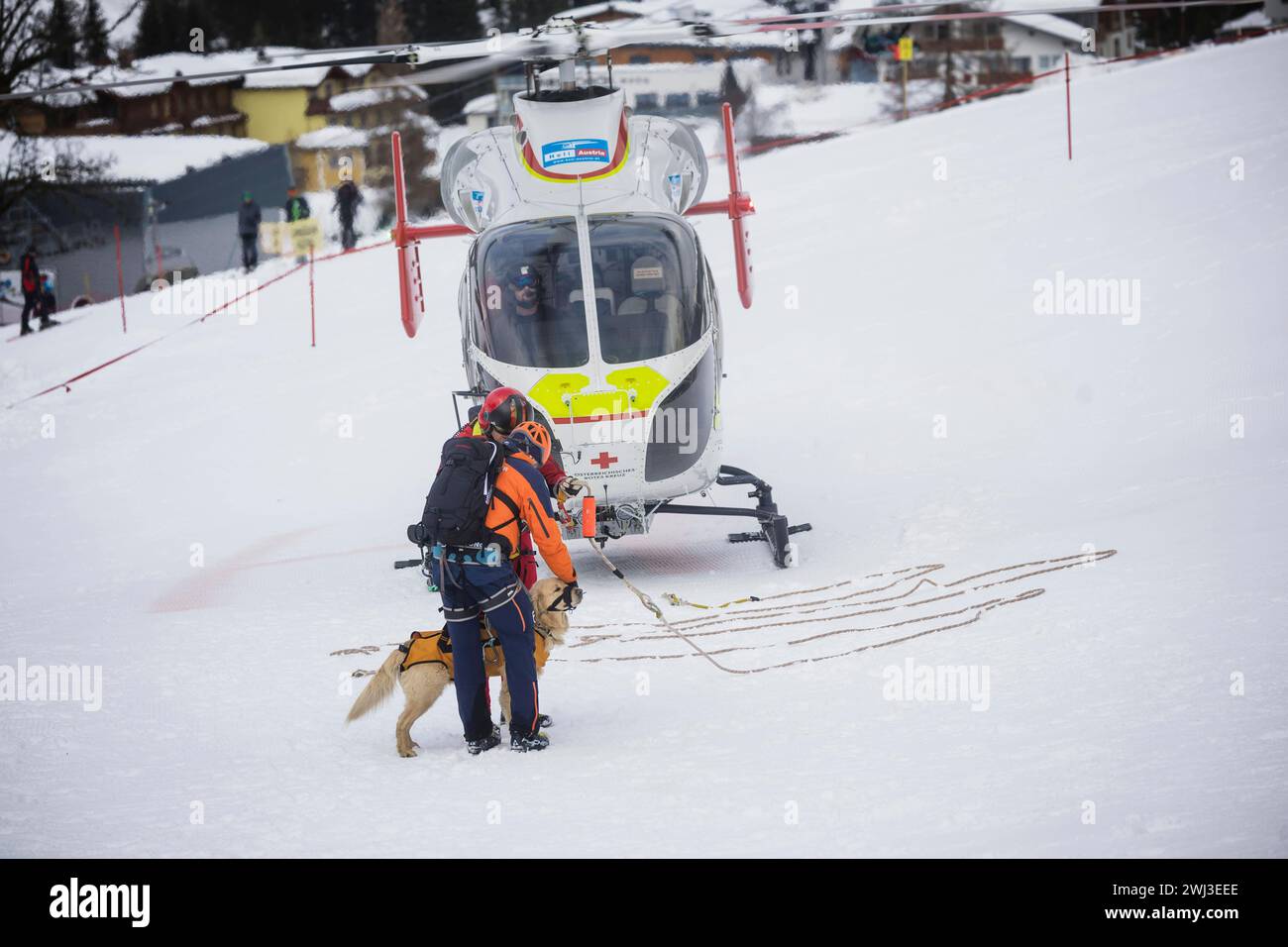 12.02.2024, Zauchensee, AUT, unterwegs in Salzburg, Themenbild, Verschiedene Themenbilder, Symbolbild, Notarzthubschrauber, im Bild Rettungshubschrauber, Notarzthubschrauber, Erste Hilfe, Martin, Rettungshund, Rettungshunde, Bergerettung, *** 12 02 2024, Zauchensee, AUT, unterwegs in Salzburg, Themenbild, verschiedene Themenbilder, Symbolbild, Nothubschrauber, auf dem Bild Rettungshubschrauber, Rettungshubschrauber, erste Hilfe, Martin, Rettungshund, Rettungshunde, Bergrettung, Stockfoto