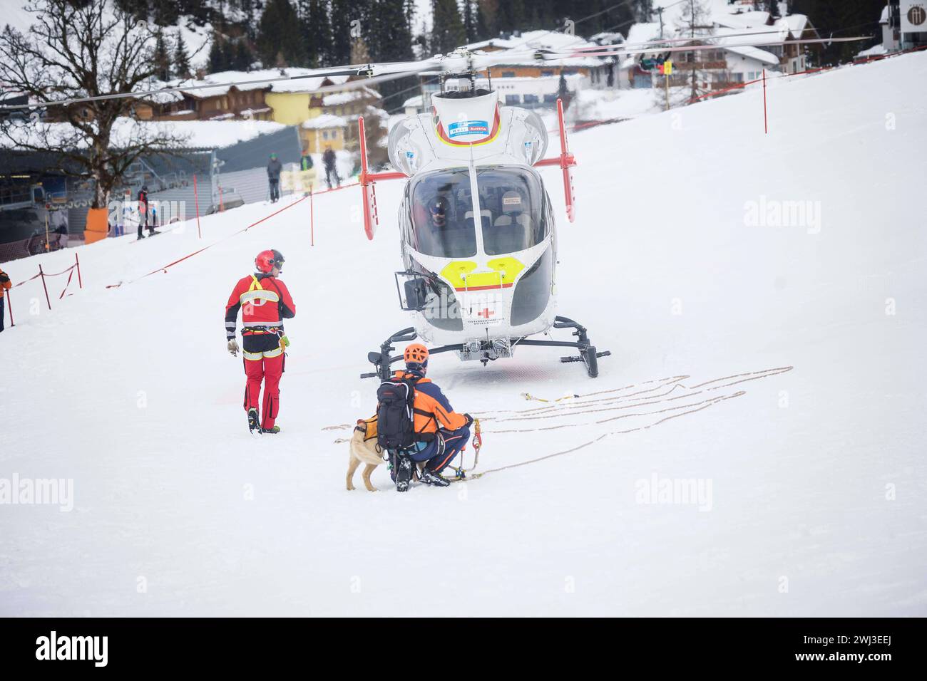 12.02.2024, Zauchensee, AUT, unterwegs in Salzburg, Themenbild, Verschiedene Themenbilder, Symbolbild, Notarzthubschrauber, im Bild Rettungshubschrauber, Notarzthubschrauber, Erste Hilfe, Martin, Rettungshund, Rettungshunde, Bergerettung, *** 12 02 2024, Zauchensee, AUT, unterwegs in Salzburg, Themenbild, verschiedene Themenbilder, Symbolbild, Nothubschrauber, auf dem Bild Rettungshubschrauber, Rettungshubschrauber, erste Hilfe, Martin, Rettungshund, Rettungshunde, Bergrettung, Stockfoto