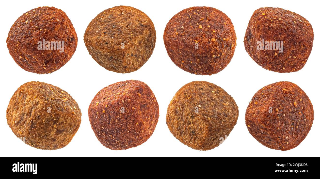 Trockenes Katzen- oder Hundefutter isoliert auf weißem Hintergrund Stockfoto