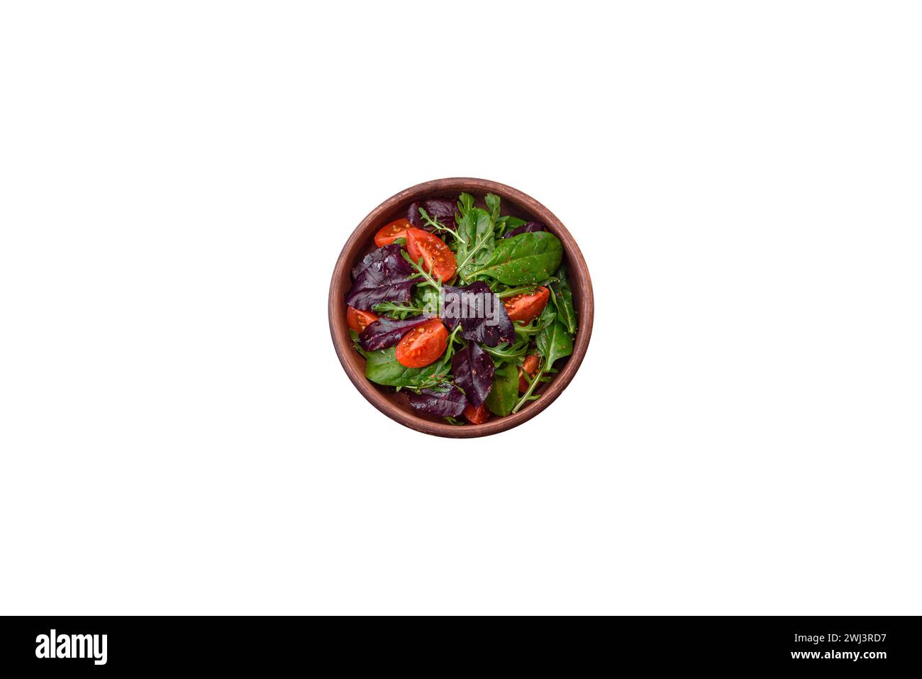 Salat aus frischen Kirschtomaten, Rucola, Spinat und jungen Rübenblättern Stockfoto