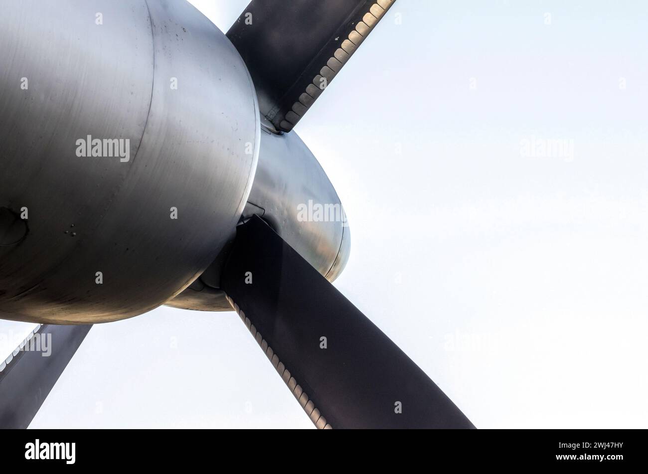 Fragment eines Propellers eines Oldtimer-Flugzeugs, isolierte Nahaufnahme Stockfoto