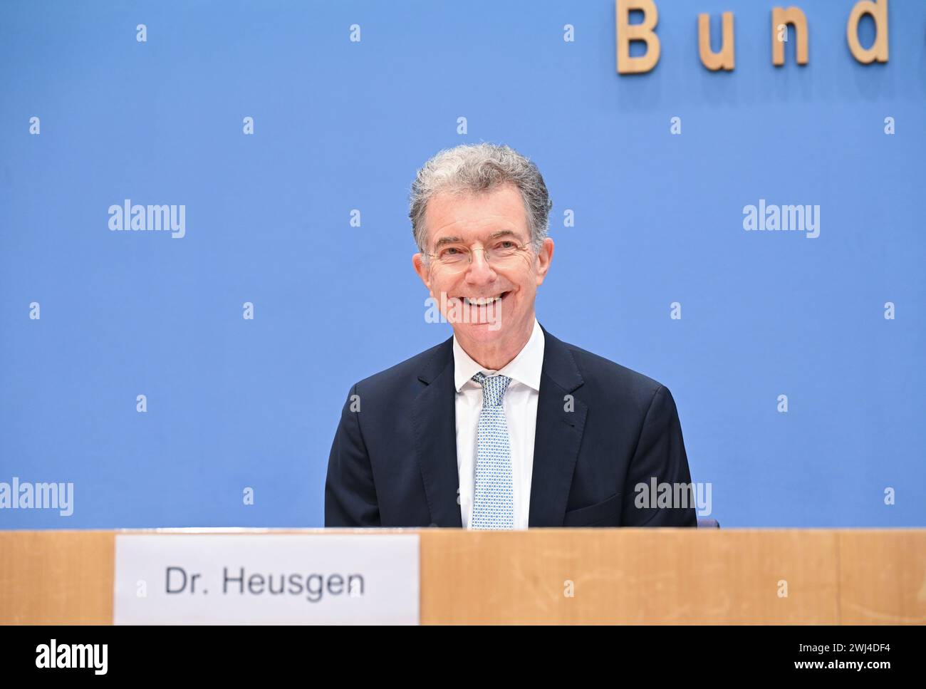 (240213) -- BERLIN, 13. Februar 2024 (Xinhua) -- Christoph Heusgen, Vorsitzender der Münchner Sicherheitskonferenz, nimmt an der Veröffentlichung des Münchner Sicherheitsberichts 2024 am 12. Februar 2024 in Berlin Teil. Der Münchner Sicherheitsbericht 2024, der im Vorfeld der diesjährigen Münchner Sicherheitskonferenz veröffentlicht wurde, äußerte Bedenken über die "Lose-lose-Dynamik" angesichts wachsender geopolitischer Spannungen und zunehmender wirtschaftlicher Unsicherheit. Der Bericht soll als Grundlage für die Diskussion auf der Weltsicherheitskonferenz dienen, die in diesem Jahr ihren 60. Jahrestag begehen wird. Die Veranstaltung ist für Februar 16-18 in München im Süden geplant Stockfoto