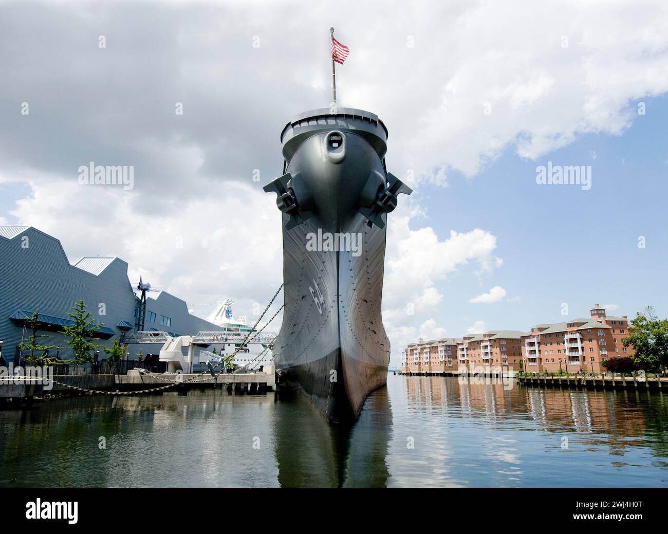 Schlachtschiff USS Wisconsin BB-64 – Liegeplatz neben dem Nauticus oder dem National Maritime Center am Elizabeth River Stockfoto