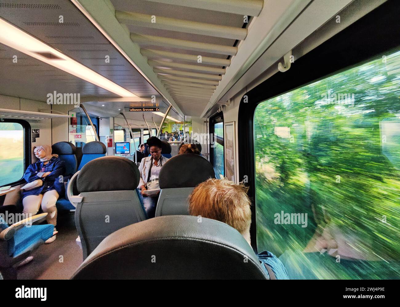 Blick von einem lokalen Zug auf Reisen, Münster, Nordrhein-Westfalen, Deutschland, Europa â€‹ Stockfoto