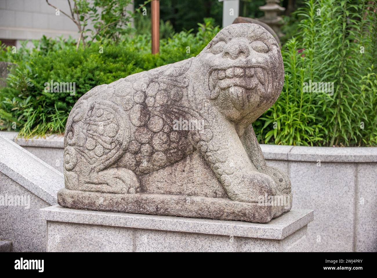 Die Steinskulptur eines legendären Tieres Stockfoto