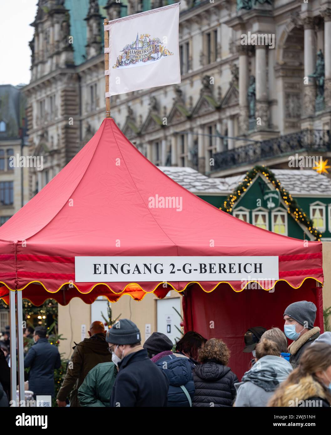 Eintritt zum Hamburger Weihnachtsmarkt, Zugang nur für 2G geimpft oder erholt, deutscher Text EI Stockfoto