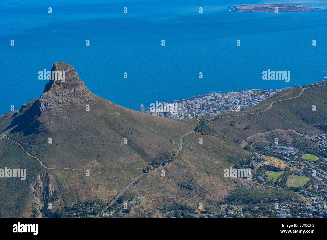 Lion's Head, Kapstadt und Robben Island an der Südatlantikküste in Südafrika Stockfoto