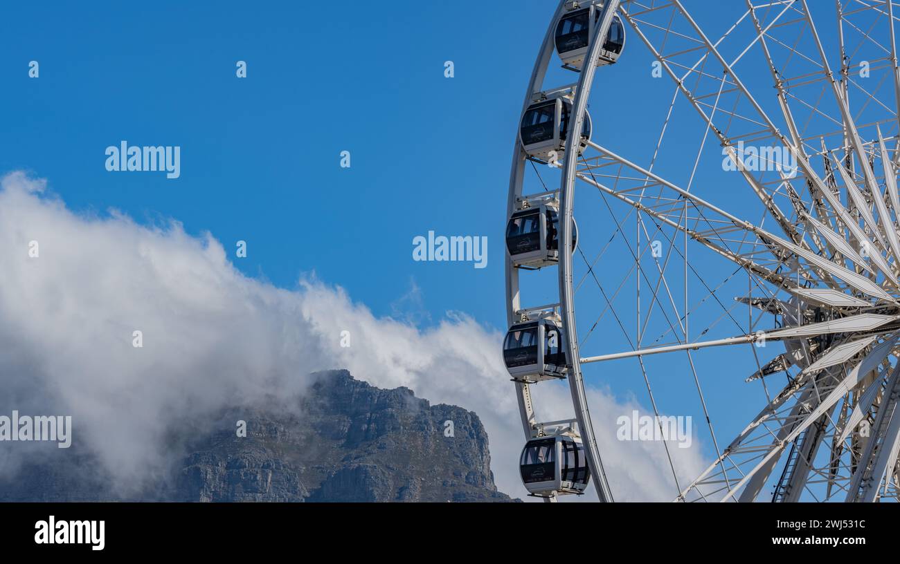 Cape Wheel Riesenrad vor dem Tafelberg in Kapstadt Südafrika Stockfoto