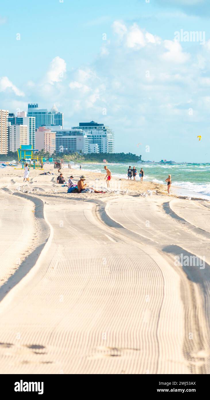 South Beach in Miami mit Bademeister Rosa Hütte im Art Deco Stil Stockfoto