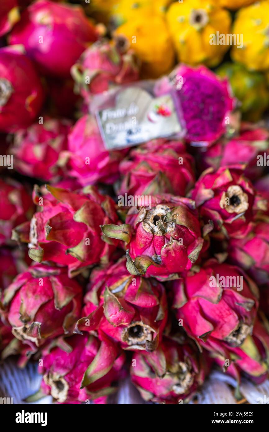 Frische exotische Früchte auf dem berühmten Markt in Funchal Mercado dos Lavradores Madeira, Portugal Stockfoto