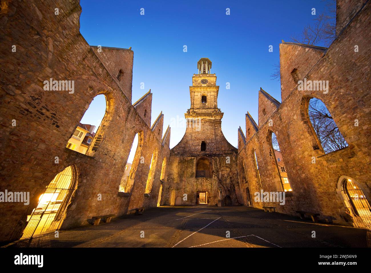 Aegidienkirche am Abend, nicht wieder aufgebaut, Gedenkstätte für die Opfer von Kriegen und Gewalt, Hannover Stockfoto