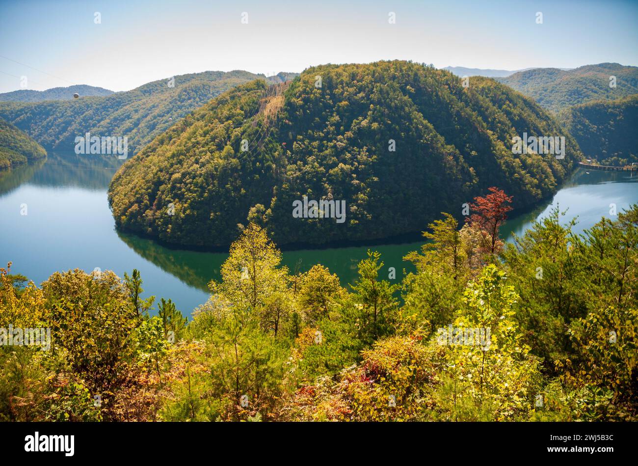 Calderwood Lake grenzt an den Great Smoky Mountains National Park und den Cherokee National Forest in Tennessee Stockfoto