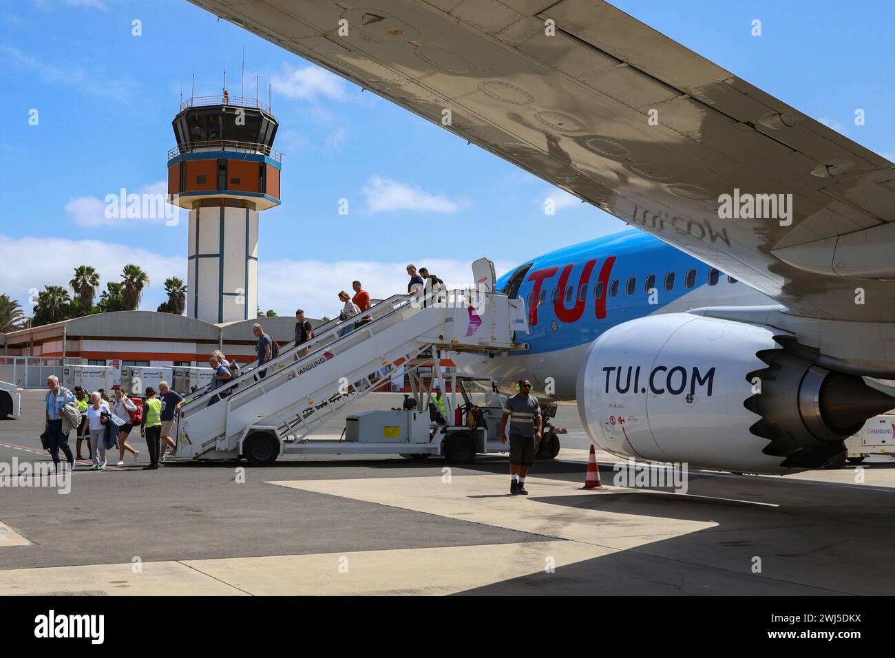 Afrika, Boeing 737 Max von TUIfly auf dem Flughafen Amilcar Cabral International ist der wichtigste und größte Flughafen der Kapverden auf der Insel Sal, Flugzeug, Logo tui. *** Afrika, Boeing 737 Max ab TUIfly am Amilcar Cabral International Airport ist der wichtigste und größte Flughafen in Kap Verde auf der Insel Sal, Flugzeug, Logo tui Stockfoto