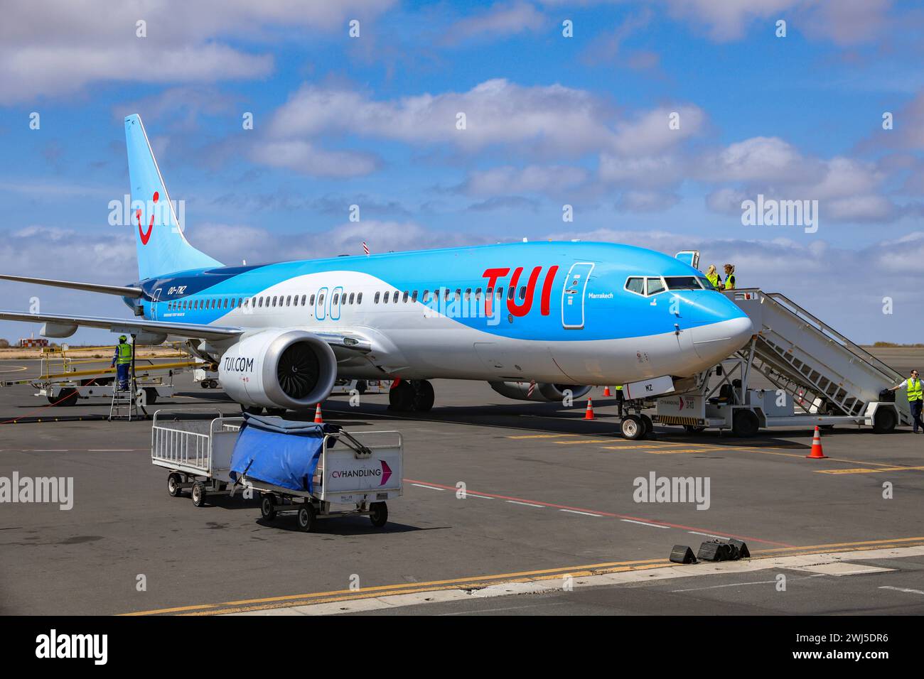 Afrika, Boeing 737 Max von TUIfly auf dem Flughafen Amilcar Cabral International ist der wichtigste und größte Flughafen der Kapverden auf der Insel Sal, Flugzeug, Logo tui. *** Afrika, Boeing 737 Max ab TUIfly am Amilcar Cabral International Airport ist der wichtigste und größte Flughafen in Kap Verde auf der Insel Sal, Flugzeug, Logo tui Stockfoto