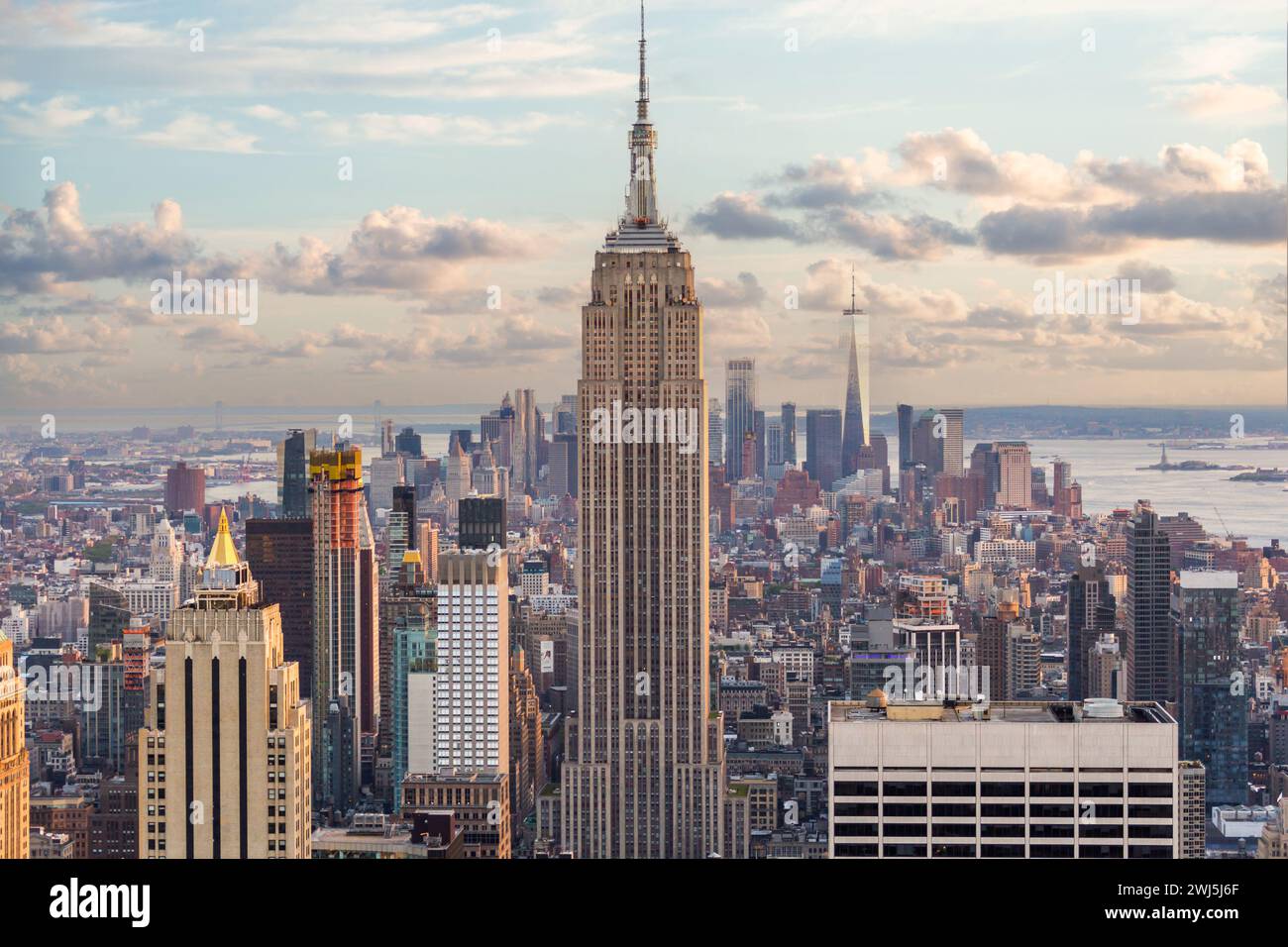 New york, USA - 17. Mai 2019: Panoramablick auf die Skyline von New York und Wolkenkratzer bei Sonnenuntergang Stockfoto