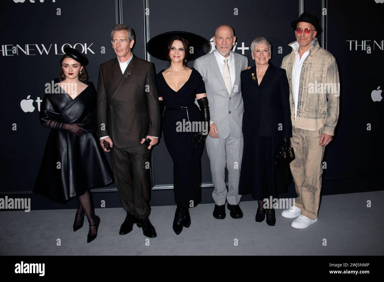 Maisie Williams, Ben Mendelsohn, Juliette Binoche, John Malkovich, Glenn Close und Todd A. Kessler bei der Weltpremiere der Apple TV Serie The New Look in der Florence Gould Hall. New York, 12.02.2024 *** Maisie Williams, Ben Mendelsohn, Juliette Binoche, John Malkovich, Glenn Close und Todd A Kessler bei der Weltpremiere der Apple TV-Serie The New Look at Florence Gould Hall New York, 12 02 2024 Foto:XB.xHinex/xFuturexImagex Look 4289 Stockfoto