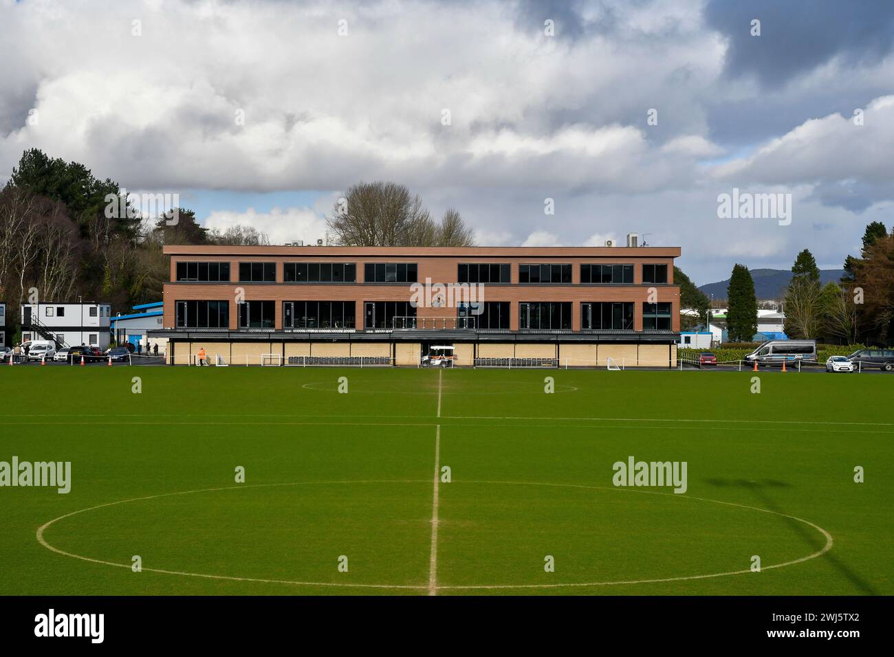 Eine erhöhte Perspektive auf die Plätze und das prominente Hauptgebäude der Akademie der Swansea City AFC Academy in Landore, Swansea. Quelle: Duncan Thomas/Majestic Media. Stockfoto