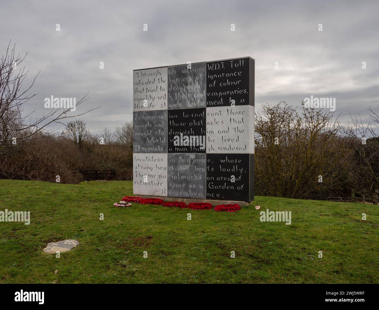 Memorial an Walter Tull, Northampton Town und Tottenham Hotspur Fußballer, damals der erste schwarze Offizier in WW1; Sixfields, Northampton, Großbritannien Stockfoto