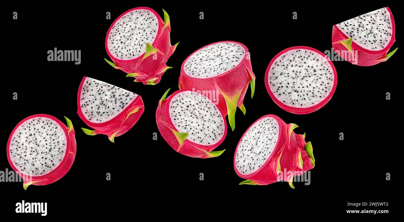 Drachen-Fruchtscheiben isoliert auf schwarzem Hintergrund Stockfoto