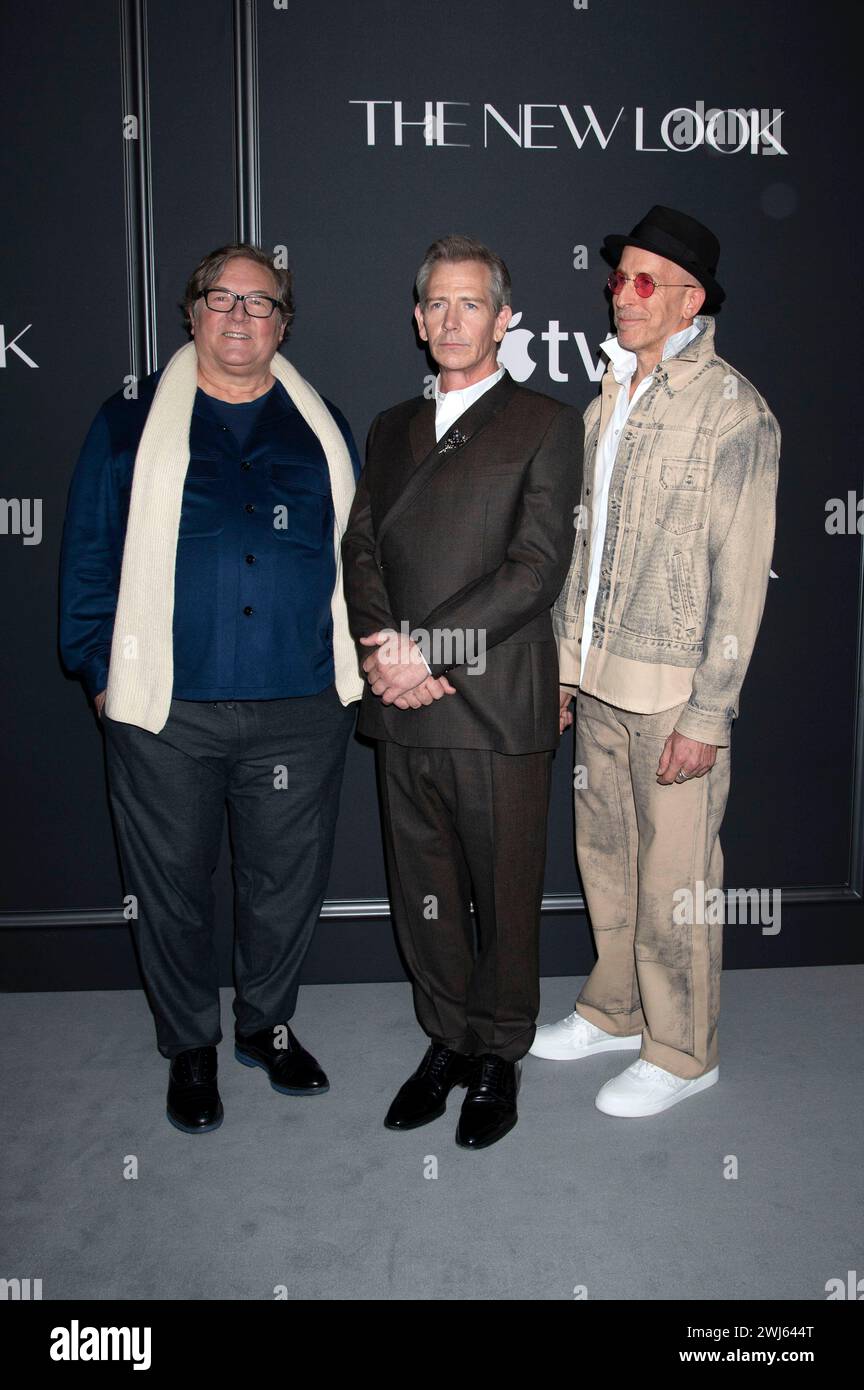 Lorenzo di Bonaventura, Ben Mendelsohn und Todd A. Kessler bei der Weltpremiere der Apple TV+ Serie „The New Look“ in der Florence Gould Hall. New York, 12.02.2024 Stockfoto