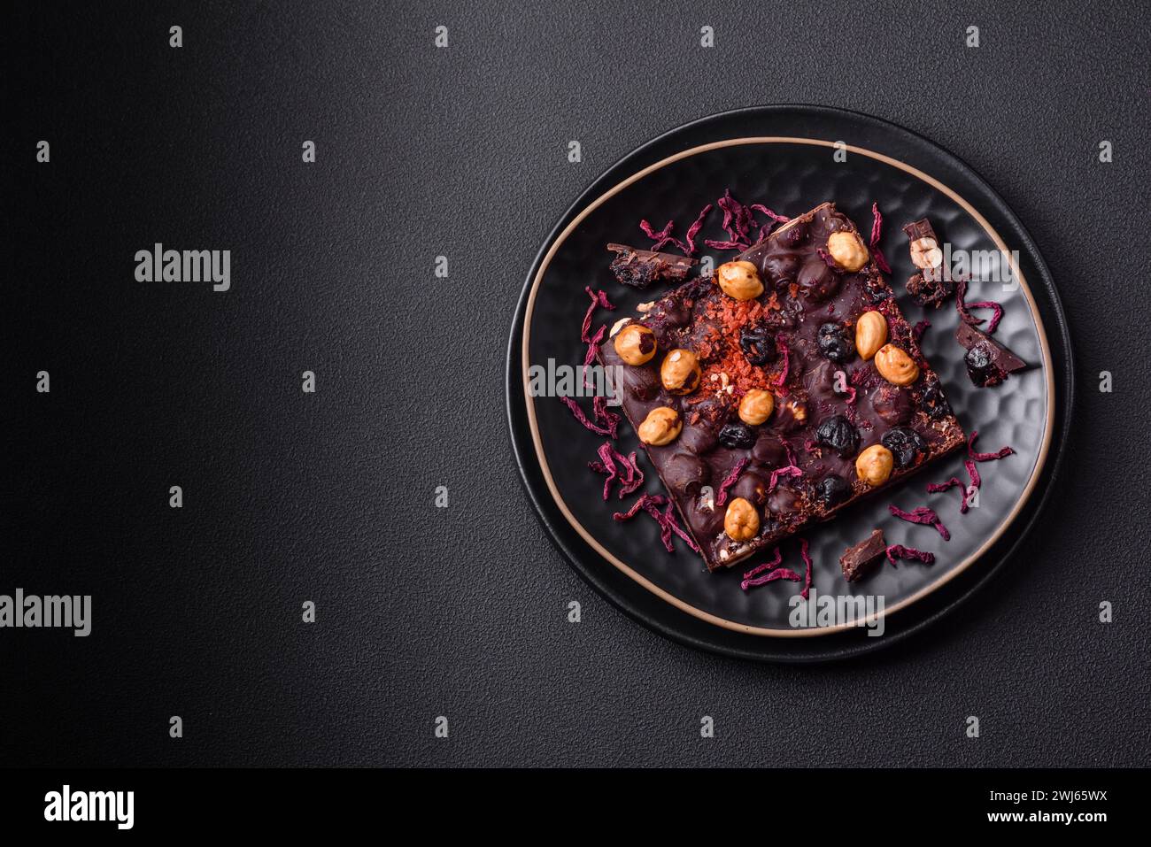 Handgemachte Schokolade mit Beeren Stockfoto