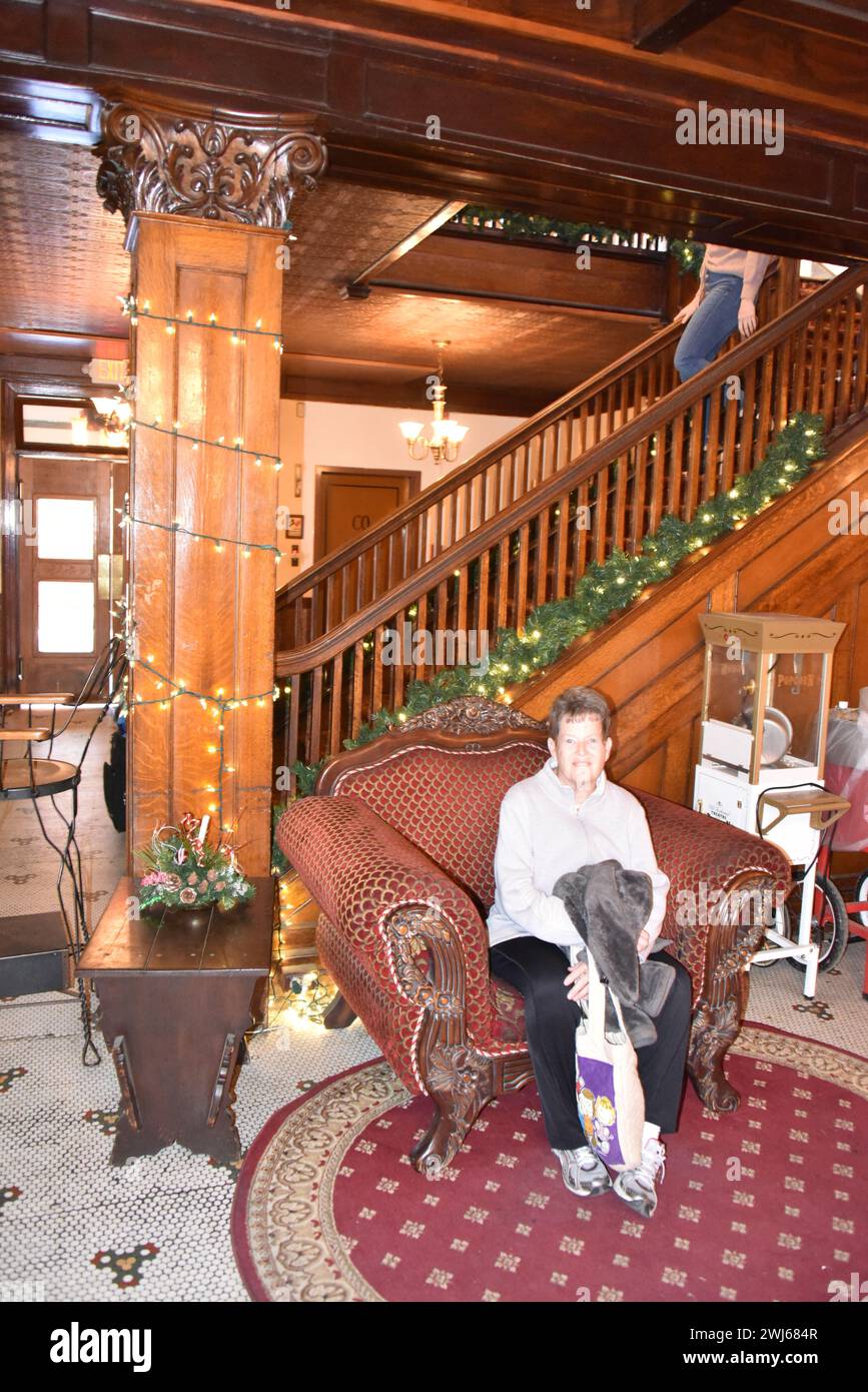 Bisbee, AZ., 12/30/2023. Copper Queen Hotel, das 1902 von Phelps Dodge eröffnet wurde, bietet Gästen und Bergbauinvestoren Zimmer/Restaurants, während sie das Bergwerk besuchen Stockfoto