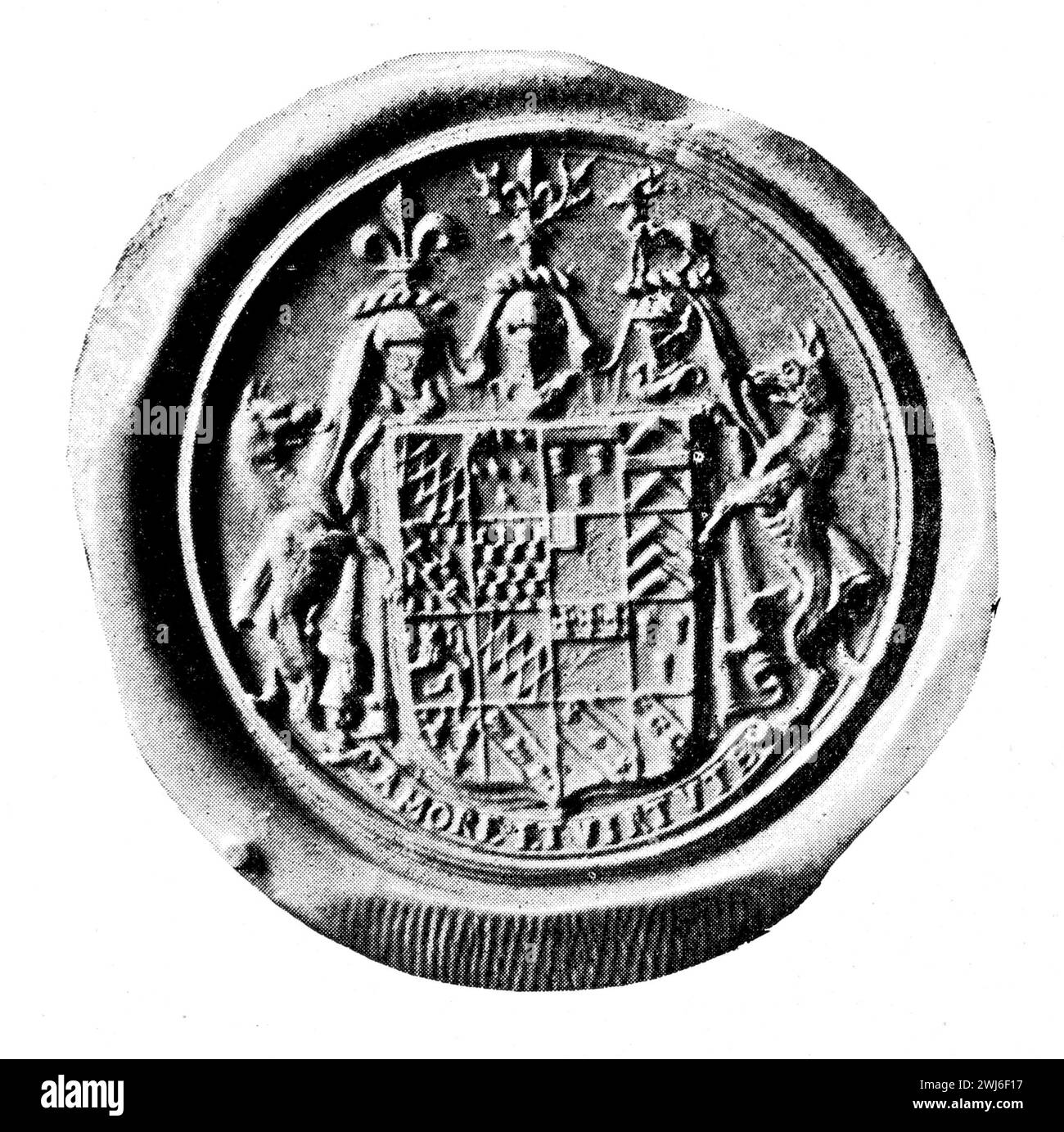 The Family Seal of Sir Walter Raleigh oder Ralegh (1552 – 29. Oktober 1618), Black and White Illustration from the Connoisseur, an Illustrated Magazine for Collectors Vol 3 (Mai-August 1902) in London. Stockfoto The Family Seal of Sir Walter Raleigh oder Ralegh (1552 – 29. Oktober 1618), Black and White Illustration from the Connoisseur, an Illustrated Magazine for Collectors Vol 3 (Mai-August 1902) in London. Stockfoto
