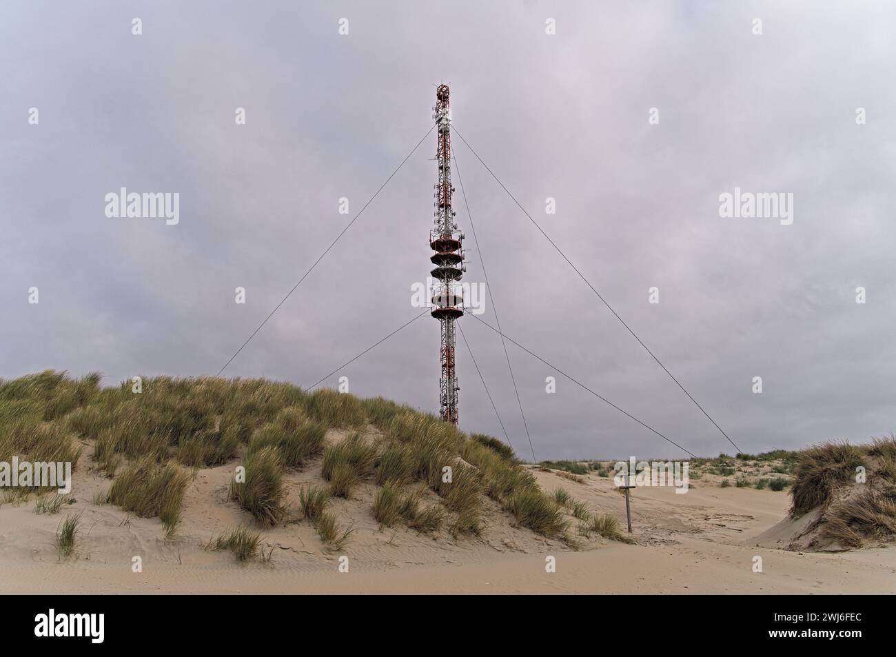 Funkmast am Strand von Borkum Stockfoto