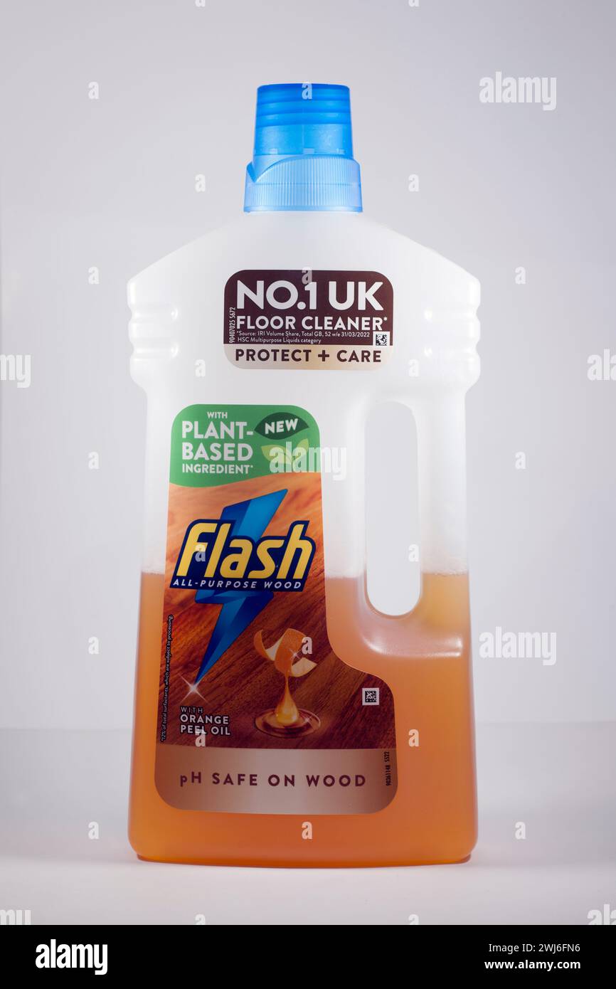 Halbleerer Kunststoffbehälter für Flash Floor Cleaner Stockfoto