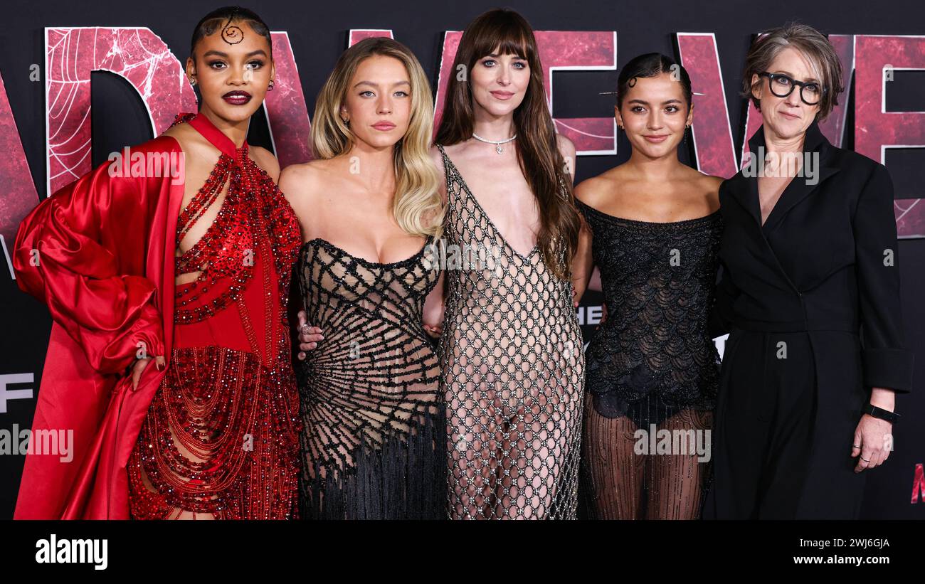 WESTWOOD, LOS ANGELES, KALIFORNIEN, USA - 12. FEBRUAR: Celeste O'Connor, Sydney Sweeney, Dakota Johnson, Isabela Moner Merced und S.J. Clarkson treffen am 12. Februar 2024 im Regency Village Theatre in Westwood, Los Angeles, Kalifornien, ein. (Foto: Xavier Collin/Image Press Agency) Stockfoto