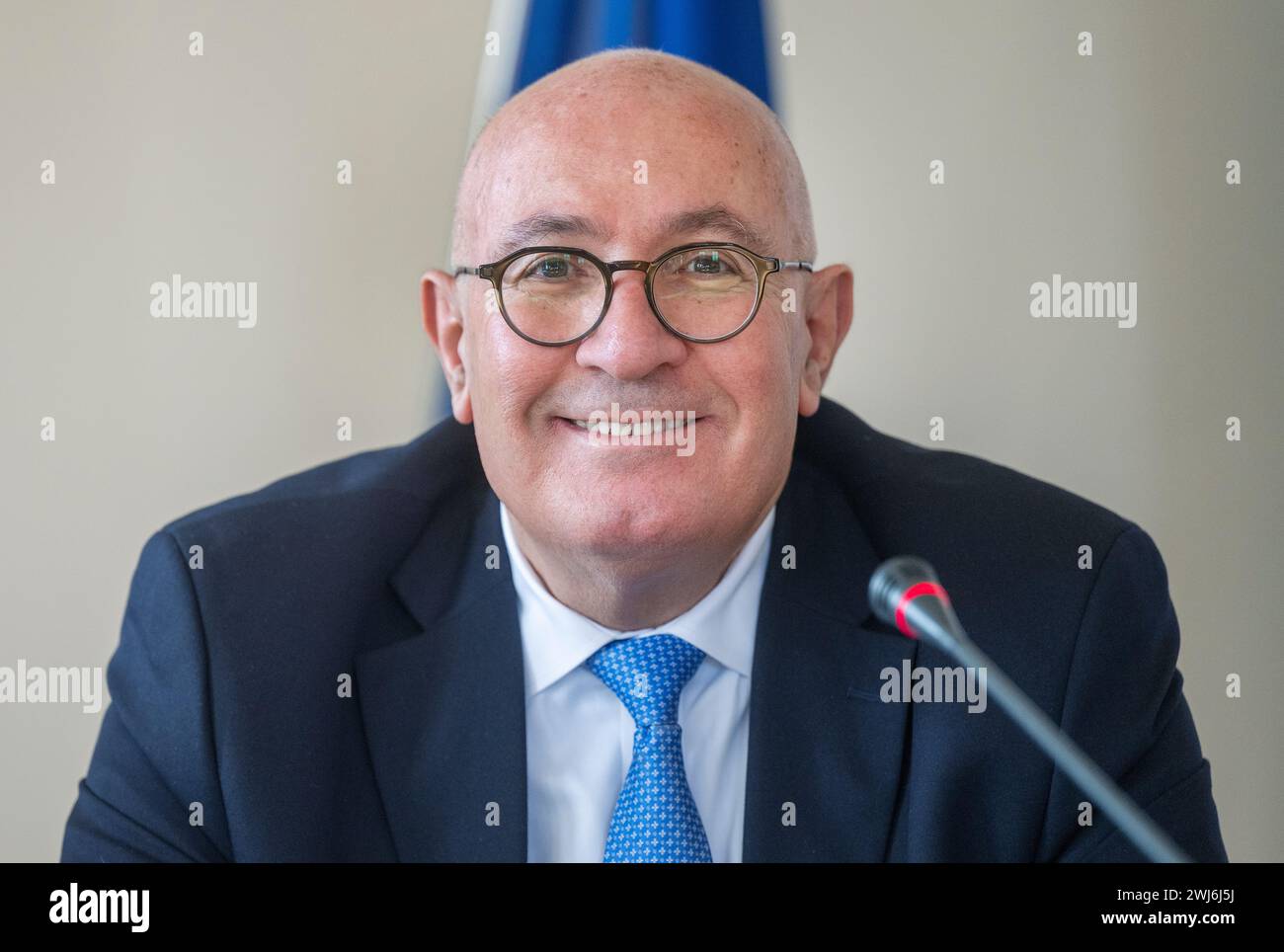 Prag, Tschechische Republik. Februar 2024. EIB-Vizepräsident Kyriacos Kakouris nimmt an der jährlichen Pressekonferenz der Gruppe der Europäischen Investitionsbank (EIB) in Tschechien Teil, um am 13. Februar 2024 in Prag (Tschechische Republik) die Ergebnisse der EIB in der Welt und in Tschechien im Jahr 2023 sowie die Pläne für 2024 vorzustellen. Quelle: Michaela Rihova/CTK Photo/Alamy Live News Stockfoto