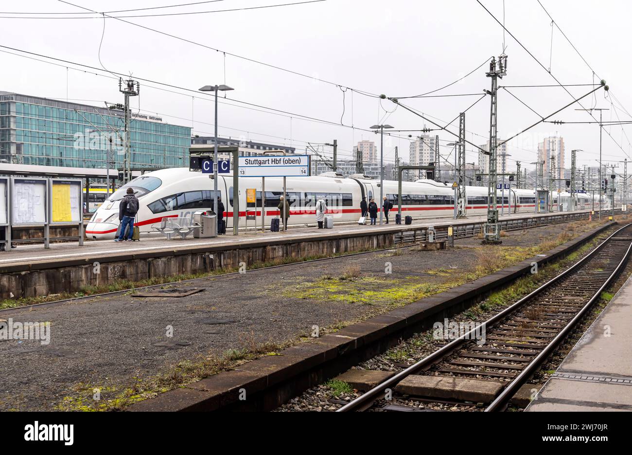 Spannende Bahnhof Stuttgart Ankunft Bilder