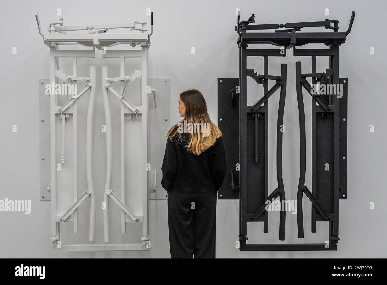 London, Großbritannien. Februar 2024. The Mercy Series, 2024 – Eine Vorschau von Tiona Nekkia McClodden: A MERCY | DUMMY, einer neuen Ausstellung, die vom 14. Februar bis 24. März 2024 im White Cube Bermondsey stattfindet. Es umfasst Skulpturen, Installationen und Gemälde. Guy Bell/Alamy Live News Stockfoto
