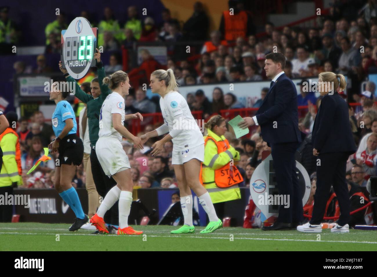 Sarina Wiegman macht einen dreifachen Ersatz England gegen Österreich UEFA Women's Euro 6 Juli 2022 Old Trafford Manchester Stockfoto