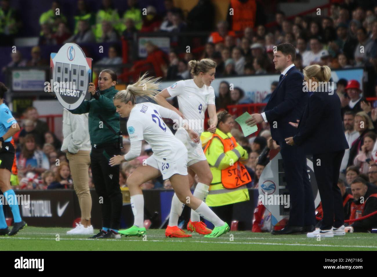 Sarina Wiegman macht einen dreifachen Ersatz England gegen Österreich UEFA Women's Euro 6 Juli 2022 Old Trafford Manchester Stockfoto