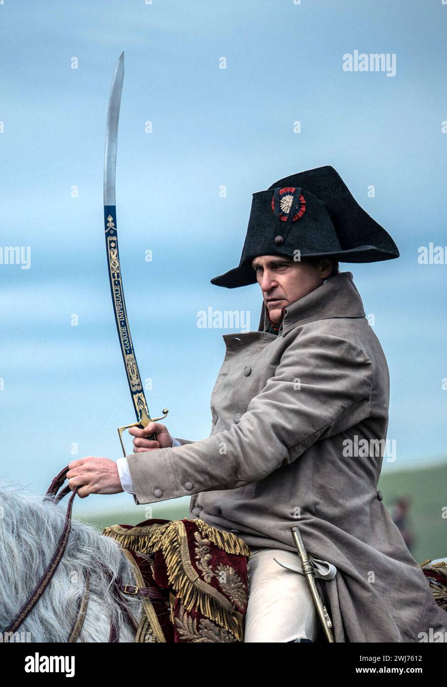 Napoleon ist ein episches historisches Drama von Ridley Scott aus dem Jahr 2023, das von David Scarpa geschrieben wurde. Dieses Foto ist nur für redaktionelle Zwecke bestimmt und unterliegt dem Urheberrecht des Filmunternehmens und/oder des Fotografen, der von dem Film- oder Produktionsunternehmen beauftragt wurde. Es kann nur durch Veröffentlichungen in Verbindung mit der Werbung für den oben genannten Film reproduziert werden. Es ist eine obligatorische Gutschrift für die Filmfirma erforderlich. Der Fotograf sollte ebenfalls angerechnet werden, wenn er bekannt ist. Stockfoto