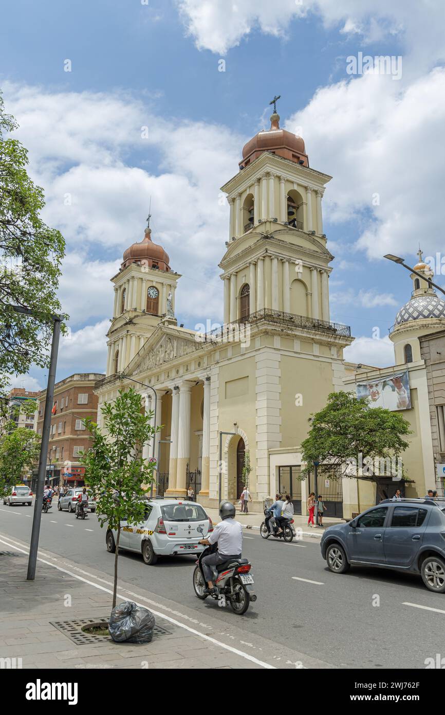 San Miguel de Tucuman, Argentinien - 18. Januar 2024: Kathedrale unserer Lieben Frau von der Inkarnation in San Miguel de Tucuman in Argentinien. Stockfoto