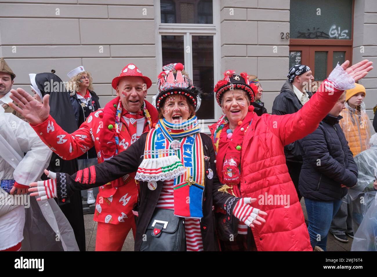 Karneval, Rosenmontag in Köln in der Severinstraße in der Vringsveedel, wo Köln noch immer am originellsten ist. Stockfoto