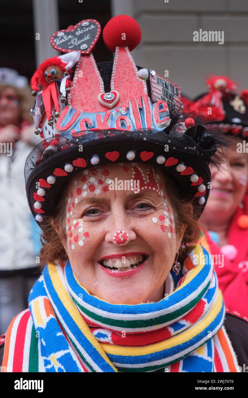 Karneval, Rosenmontag in Köln in der Severinstraße in der Vringsveedel, wo Köln noch immer am originellsten ist. Stockfoto