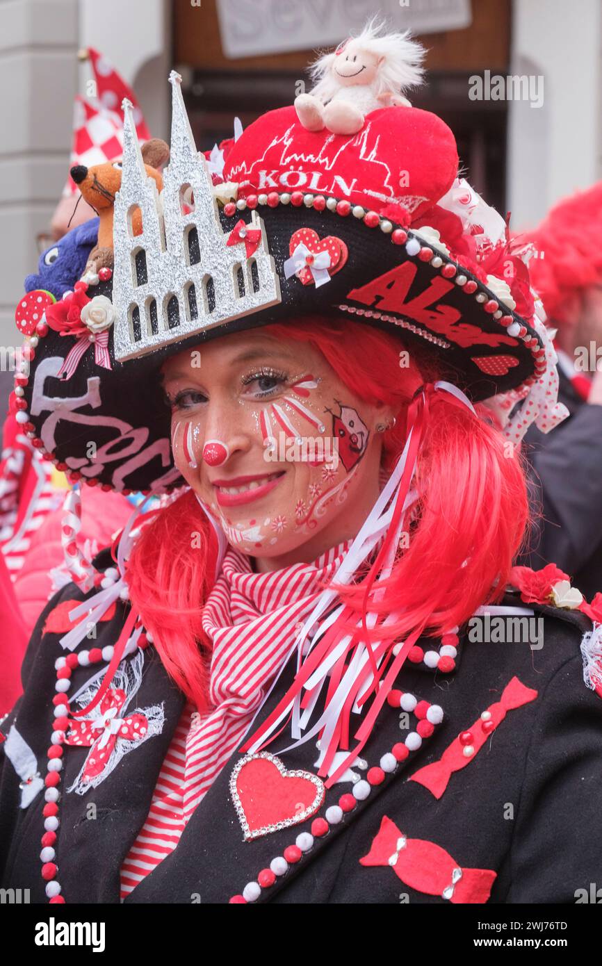 Karneval, Rosenmontag in Köln in der Severinstraße in der Vringsveedel, wo Köln noch immer am originellsten ist. Stockfoto