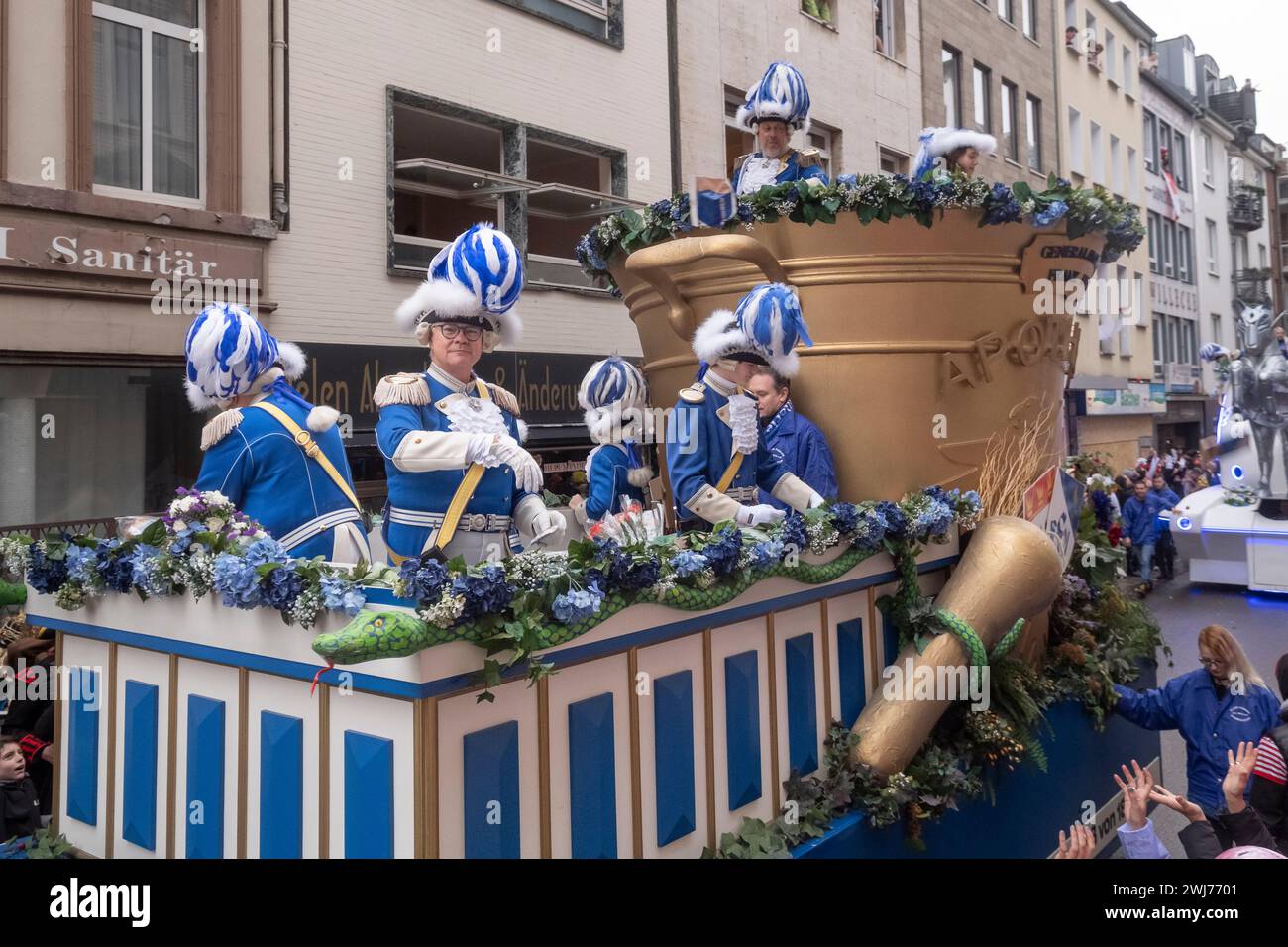 Karneval, Rosenmontag in Köln in der Severinstraße in der Vringsveedel, wo Köln noch immer am originellsten ist. Stockfoto
