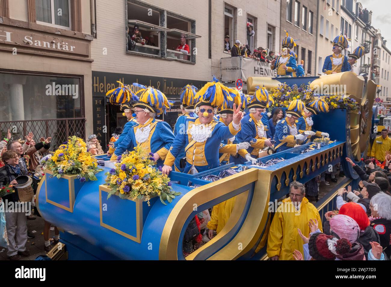 Karneval, Rosenmontag in Köln in der Severinstraße in der Vringsveedel, wo Köln noch immer am originellsten ist. Stockfoto