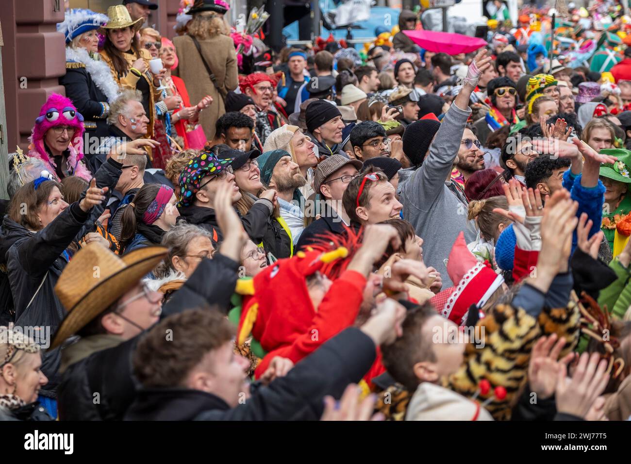 Karneval, Rosenmontag in Köln in der Severinstraße im Vringsviertel, wo Köln noch immer am originellsten ist. Stockfoto