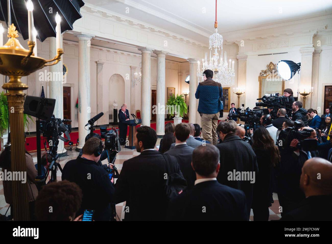 US-Präsident Joe Biden und First Lady Jill Biden empfangen König Abdullah II. Von Jordanien, Königin Rania Al Abdullah US-Präsident Joe Biden und First Lady Jill Biden empfangen König Abdullah II. Von Jordanien, Königin Rania Al Abdullah, und seine Hoheit Kronprinz Hussein bin Abdullah II., im Weißen Haus in Washington, Amerika, 12. februar 2024. Royal Hashemite Court apaimages Washington Washington Vereinigte Staaten von Amerika 130224 USA JPO 004 Copyright: XapaimagesxRoyalxHashemitexCourtxxapaimagesx Stockfoto