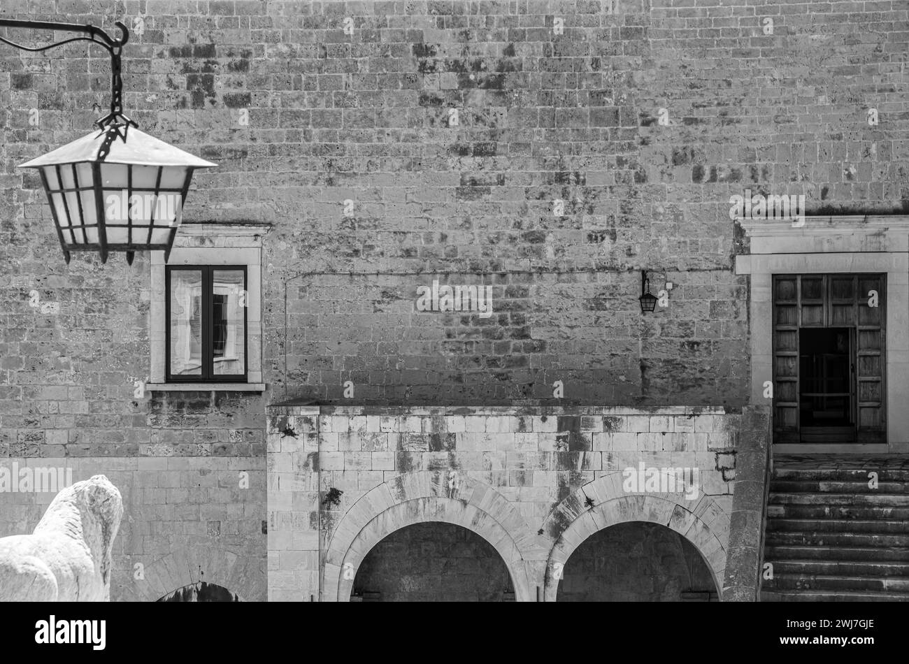 Details zum Fresko an den aragon-Mauern der normannischen Schwäbischen Burg ( Castello Normanno Svevo) im historischen Stadtzentrum von Bari, Region Apulien Stockfoto