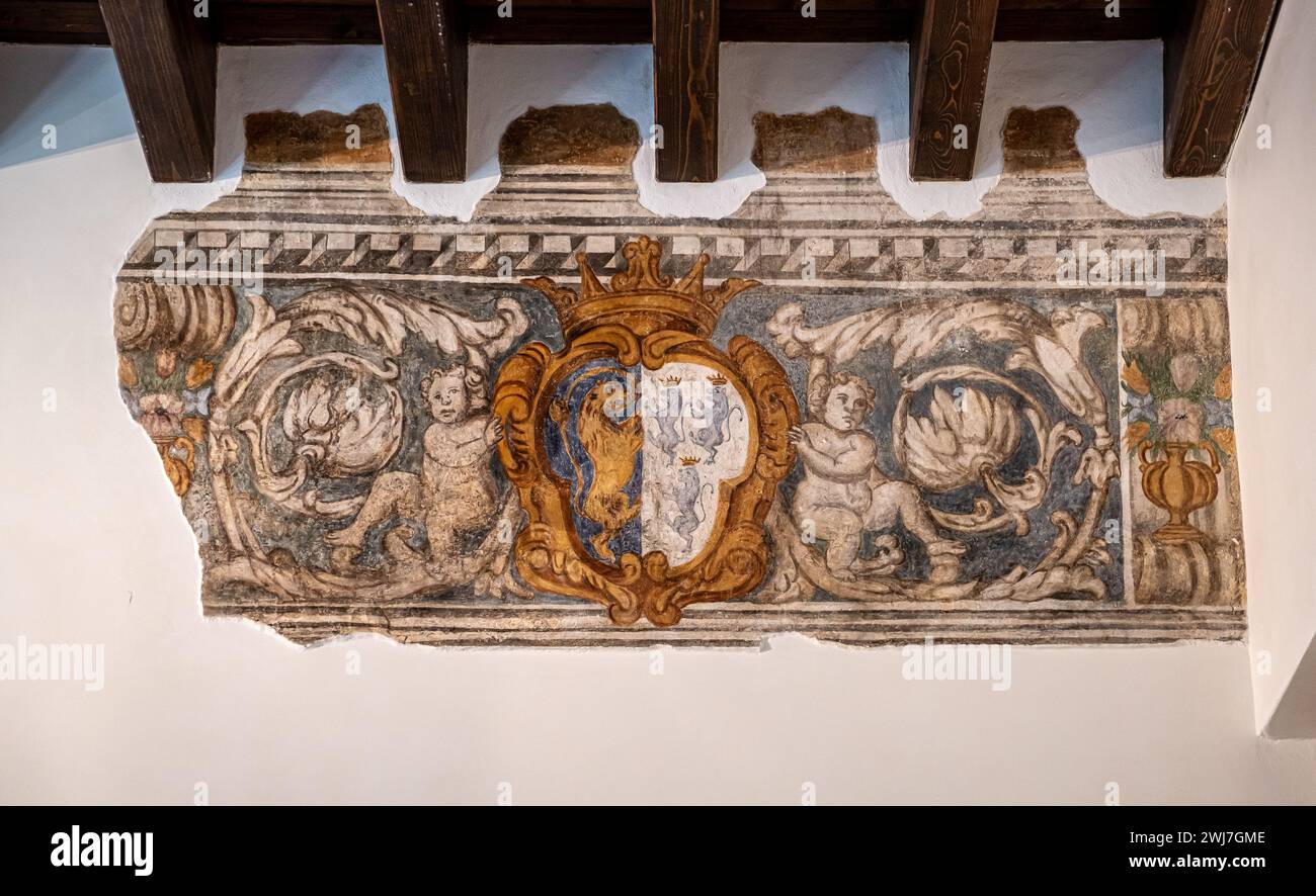 Der Innenhof der normannischen Schwäbischen Burg ( Castello Normanno Svevo) im historischen Stadtzentrum von Bari, Region Apulien, (Apulien), Süditalien, Stockfoto